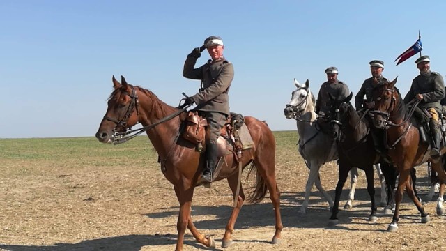 Tomasz Szulfer na czele ułanów radomskich z 11 Pułku Ułanów.