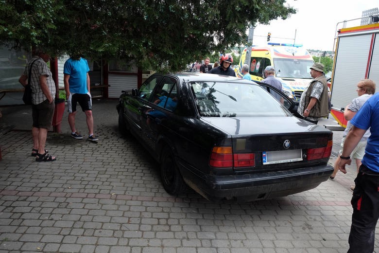 Akt oskarżenia przeciwko 30-latkowi z Przemyśla za ucieczkę przed policją i uszkodzenie kilku samochodów [ZDJĘCIA, WIDEO]