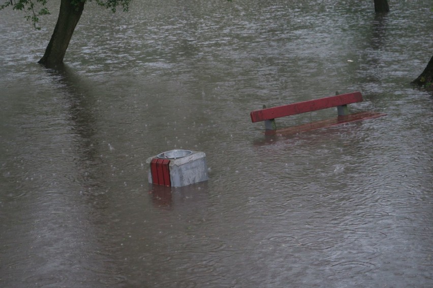 Białystok sparaliżowany z powodu deszczu. Ulewa 07.05.2017