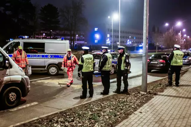 Tragedia miała miejsce w grudniu ub. roku. W miejscu wypadku regularnie zapalane są znicze