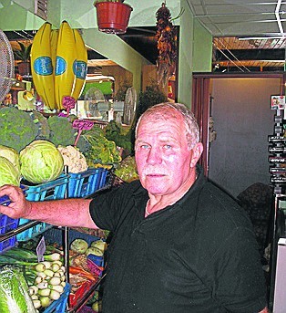Andrzej Murawiecki, właściciel sklepu warzywnego z ul....
