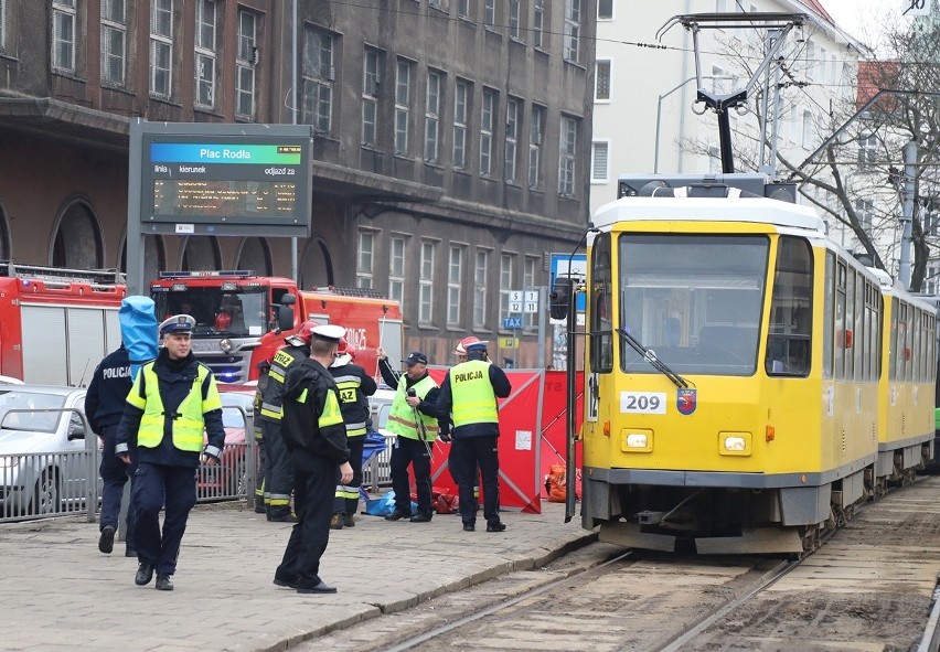 Szczecin. Śmiertelne potrącenie, mężczyzna wpadł pod tramwaj przy placu Rodła