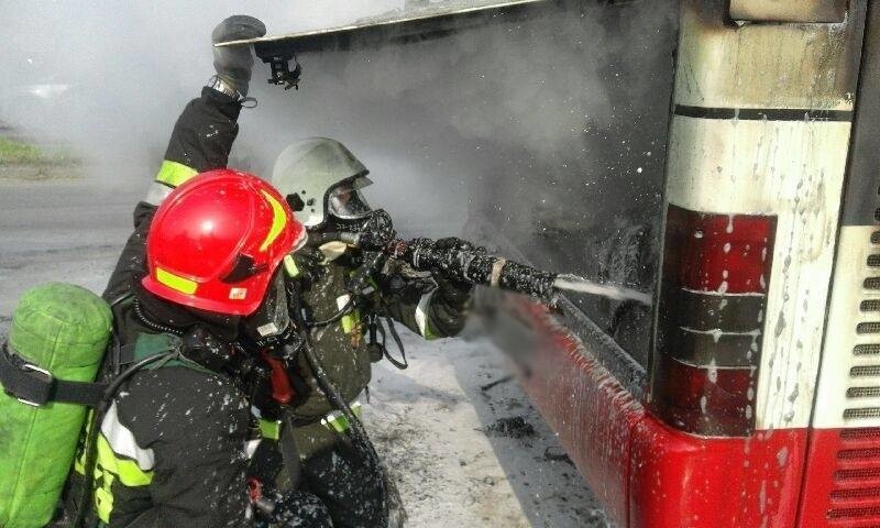 Pożar autobusu MPK na ul. Nowochruślickiej w Nowym Sączu