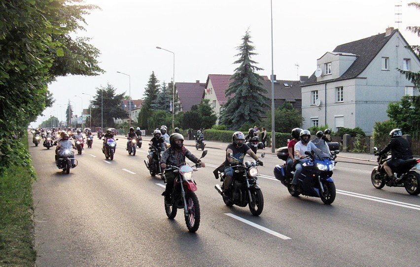 Motocykliści przejechali przez Stargard. Parada 177 motocykli na ulicy Szczecińskiej