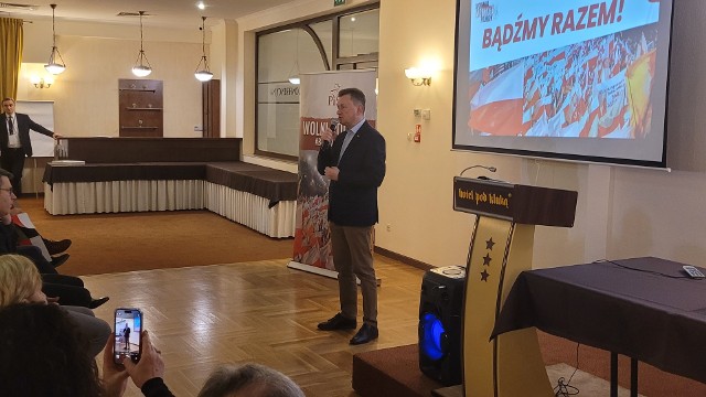 Mariusz Błaszczak w sobotę spotkał się w Słupsku z sympatykami PiS. Rozmawiał z nimi m.in o zbliżających się wyborach samorządowych.