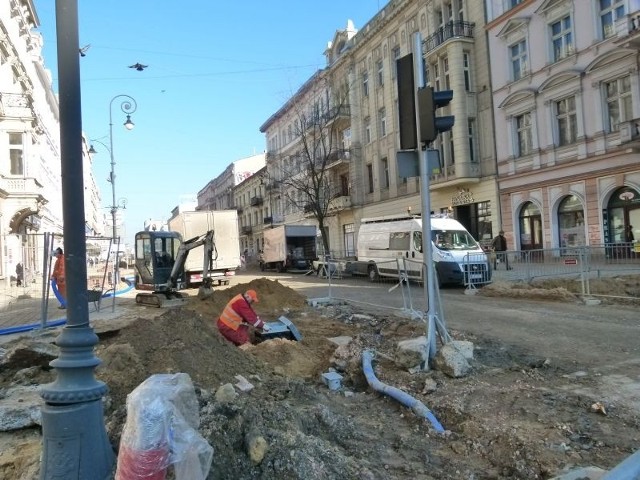 Obecnie główne prace na ul. Piotrkowskiej trwają na odcinku pomiędzy ul. Nawrot a Tuwima.