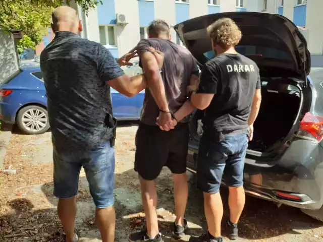 Policjanci zatrzymali w Konstantynowie Łódzkim 35-letniego złodzieja, który w Bełchatowie ukradł luksusowe bmw.