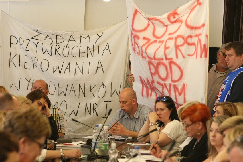 Pracownicy MOW nr 1 w Łodzi protestowali, bo chcą zwolnić ich kolegów [ZDJĘCIA]