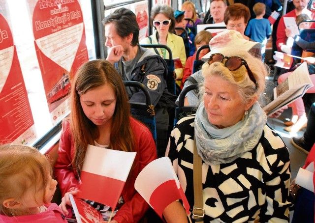 Jedna z akcji ośrodka „Młodzież pamięta” organizowana jest w tramwaju