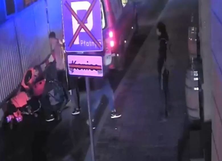 Poznań: Brutalnie zaatakował 21-latka. Nadal szuka go policja [ZDJĘCIA, WIDEO]