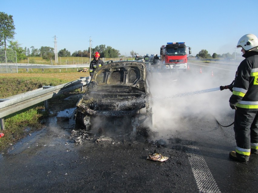 Pożar samochodu na A1. Renault zapaliło się się podczas jazdy [ZDJĘCIA]