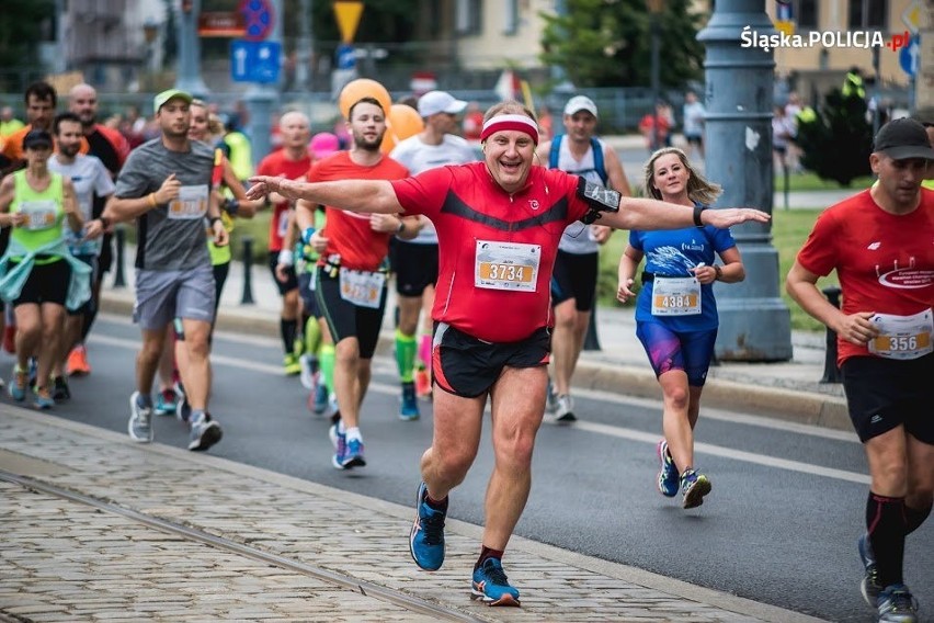 Podinsp. Jacek Furmanik zdobył Koronę Maratonów w wieku 52...