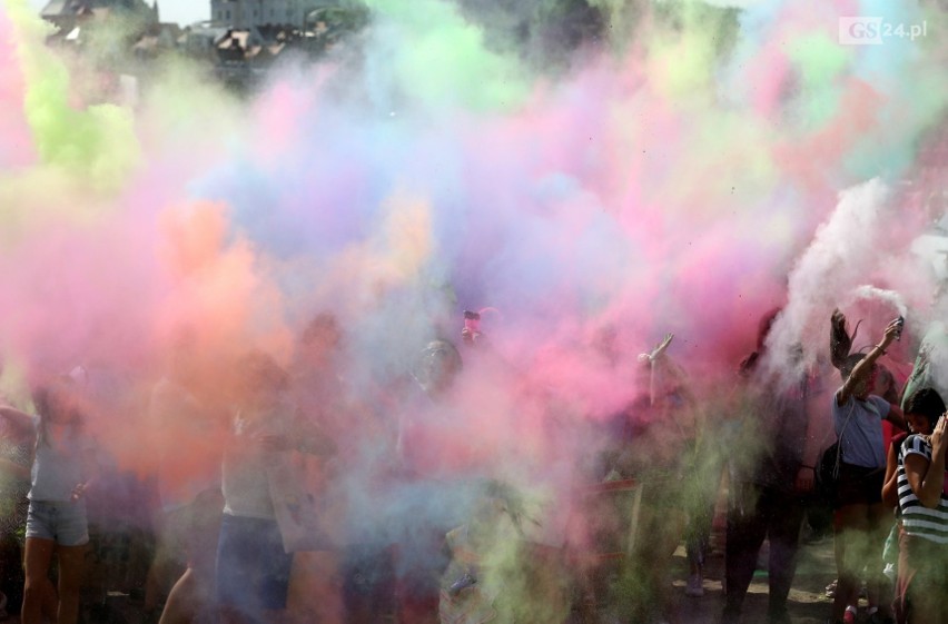 Splash of Colors w Szczecinie: Eksplozja kolorów wybuchła na Łasztowni [ZDJĘCIA, WIDEO]