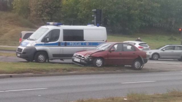 Do kolizji na skrzyżowaniu al. Jana Pawła II i ul. Glinki doszło dziś ok. godz. 10. Ruch odbywa się płynnie.