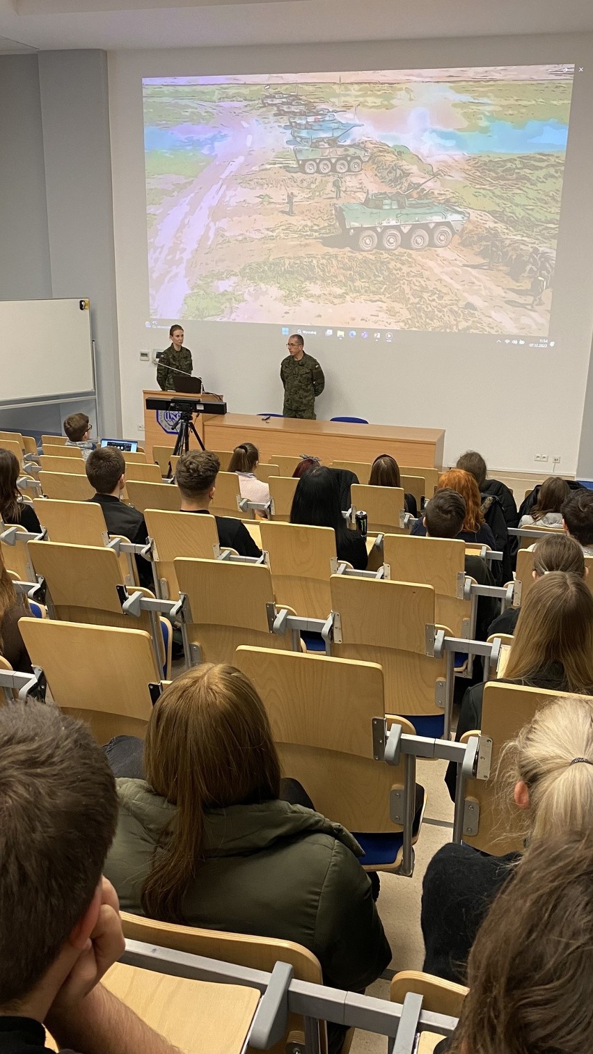 Wojskowi zachęcali studentów WSB Opole do Legii...