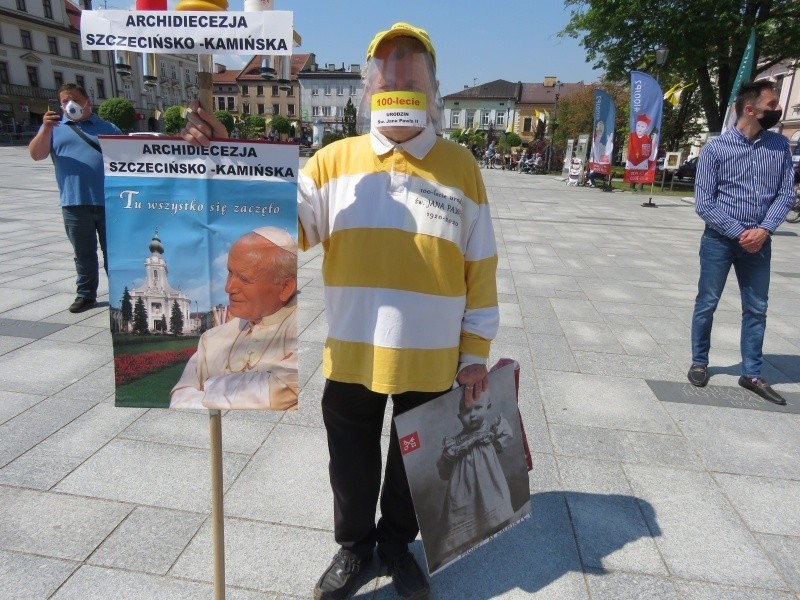 Setna rocznica urodzin Jana Pawła II w Wadowicach. Wierni...