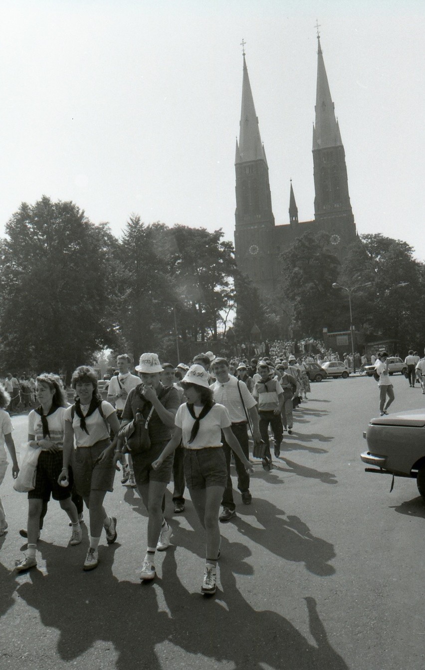 Rybnicka Pielgrzymka na początku lat 90. [ZDJĘCIA ARCHIWALNE]