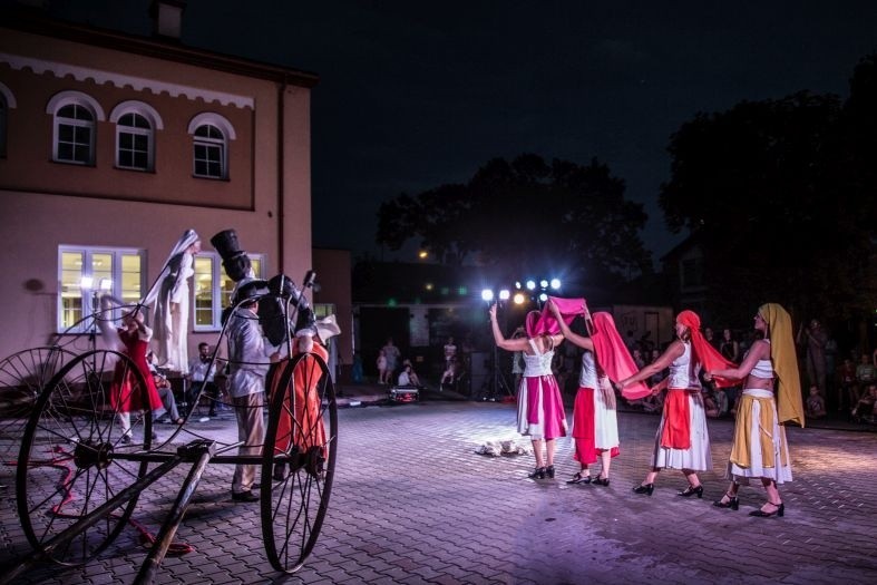 Teatr Makata zaprezentuje dorosłym widzom spektakl "Wesele....