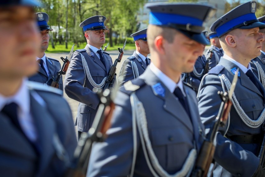29 nowych świętokrzyskich policjantów złożyło ślubowania w Kielcach