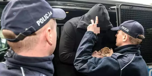 Ten gang narkotykowy rozbito w lutym 2019 roku. Handlarze śmiercią sądzeni byli przed Sądem Okręgowym w Toruniu. Właśnie usłyszeli wyroki: w większości to kary bezwzględnego więzienia. Szefem gangu był Krzysztof M.