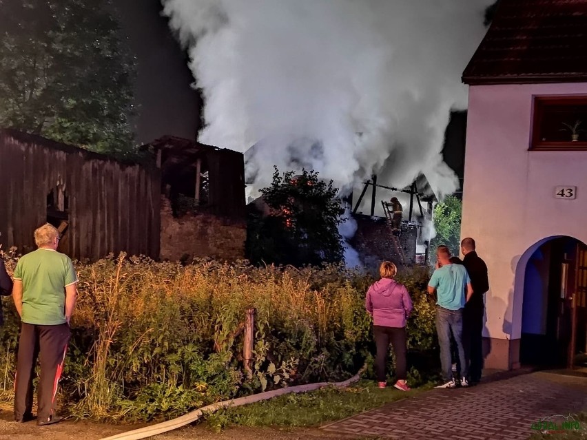 Pożar w Nowym Targu. Nocny pożar drewnianego domu [ZDJĘCIA]