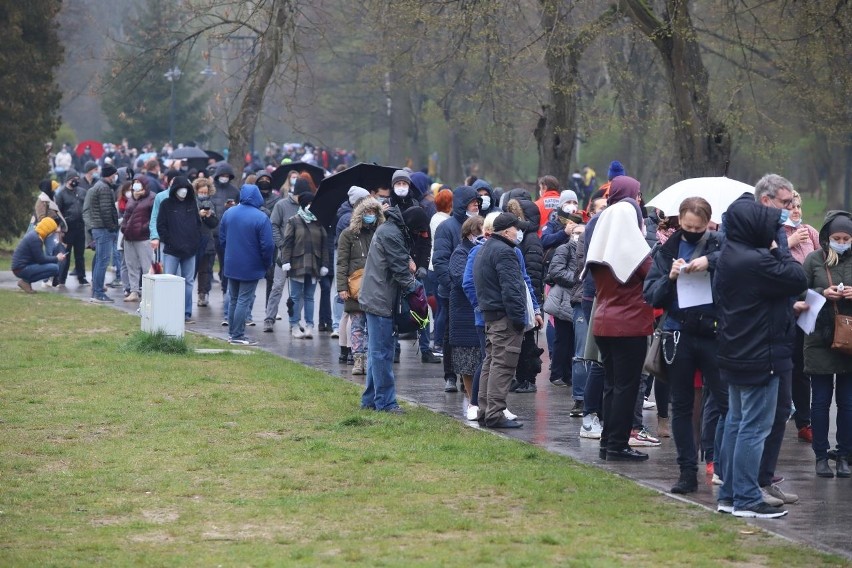 Do Bionanoparku w Łodzi nie dojechały szczepionki Johnson&Johnson. Chętni mogą jechać do mobilnego punktu do Rzgowa