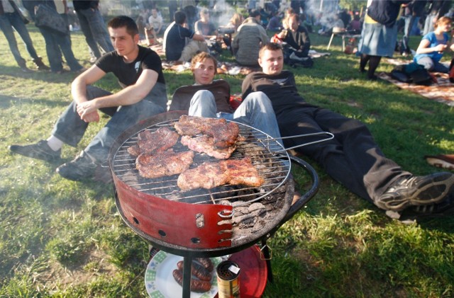 Nowy regulamin parków miejskich we Wrocławiu powinien wkrótce zostać uchwalony przez radnych. Ma on regulować m.in. kwestie grillowania i palenia ognisk