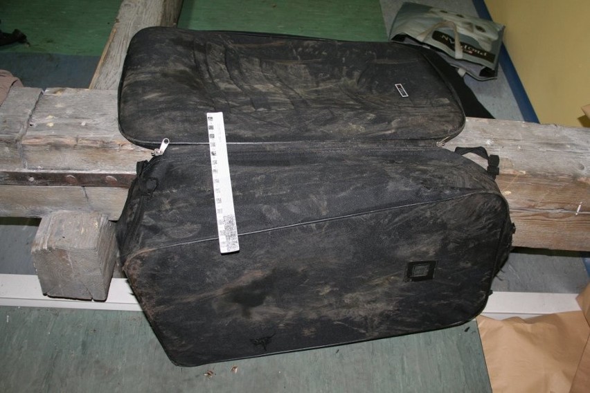 Gliwice: W Kłodnicy znaleziono walizkę ze zwłokami mężczyzny [DRASTYCZNE ZDJĘCIA]