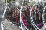 „STOP Soros” na Węgrzech: Więzienie za pomaganie nielegalnym imigrantom, zakaz osiedlania się przez "obcych" i delegalizacja bezdomności
