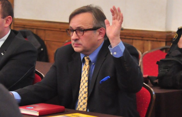 Radny Witold Zych z Prawa i Sprawiedliwości konsekwentnie głosował za pomocą dla Siarki Tarnobrzeg.