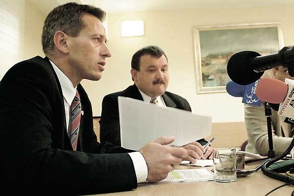 Prezydencki duet (z lewej Mirosław Mikietyński) nie szczędził słów krytyki byłemu dyrektorowi ZBM.