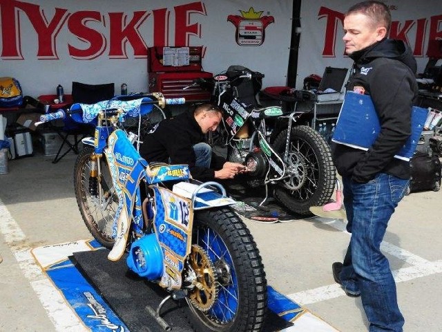 (przy motocyklu) i Robert Sawina w przeszłości byli związani z klubem z Gdańska