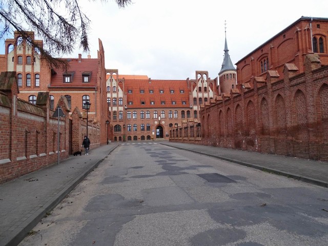 Oto ulice, które zostaną wyremontowane w tym roku dzięki funduszom z Rządowego Funduszu Rozwoju Dróg. Obejrzyjcie stan tych dróg na kolejnych zdjęciach. Tu: ul. Klasztorna