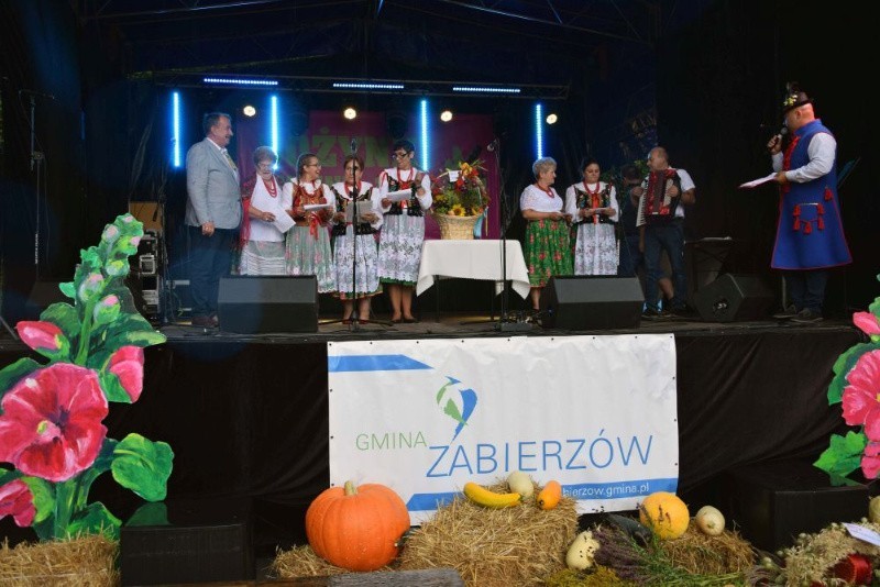 Bolechowice gościły gospodarzy z całej gminy. Podzielili dożynkowy chleb