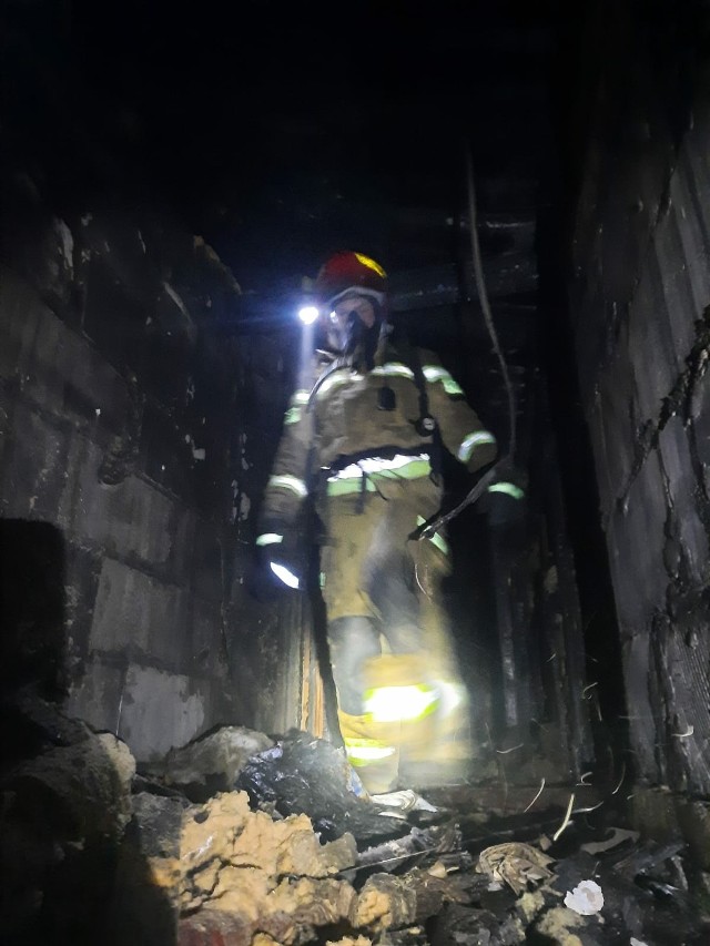 Na poddaszu jednego z domów w Radoszycach wybuchł pożar.