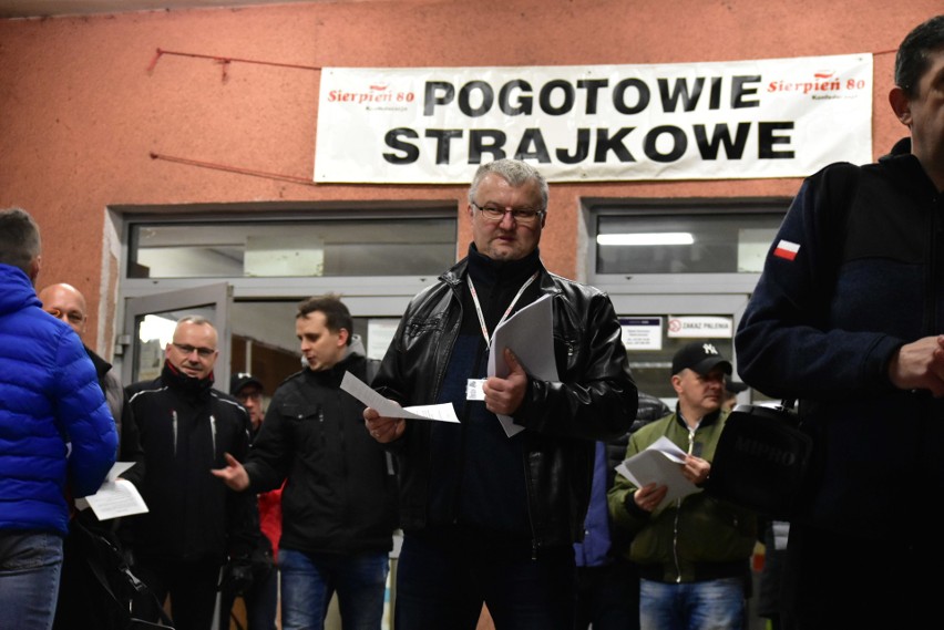 Strajk ostrzegawczy górników na Śląsku. Pracownicy z kopalń...