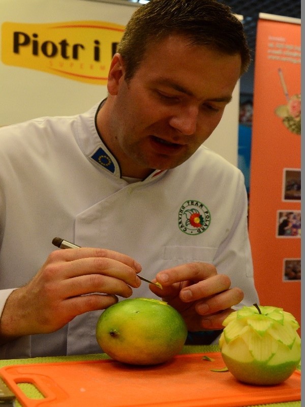 Pokaz owocowego carvingu Dominika Skałbani w Radomiu (zdjęcia)