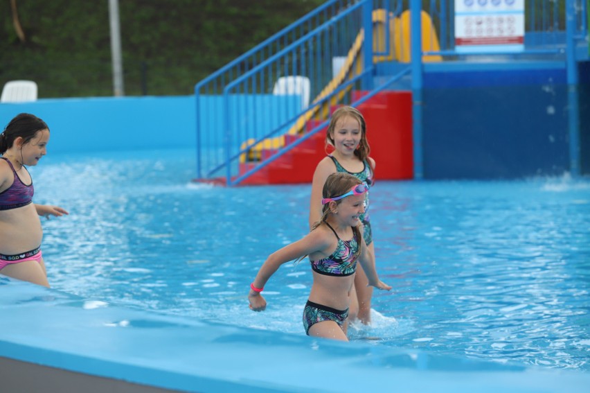 kampleks basenów w czeladzkim Parku Grabek już otwarty w...