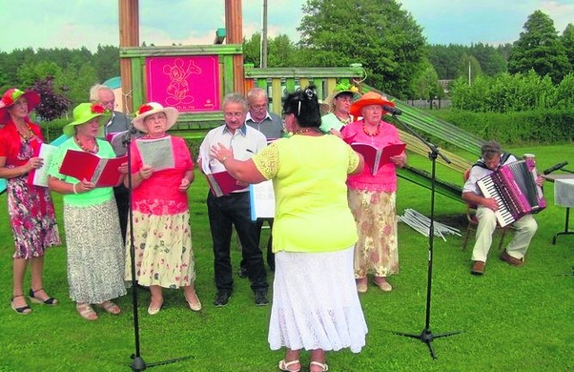 Występ plenerowy chóru „Regina Poloniae” na pikniku