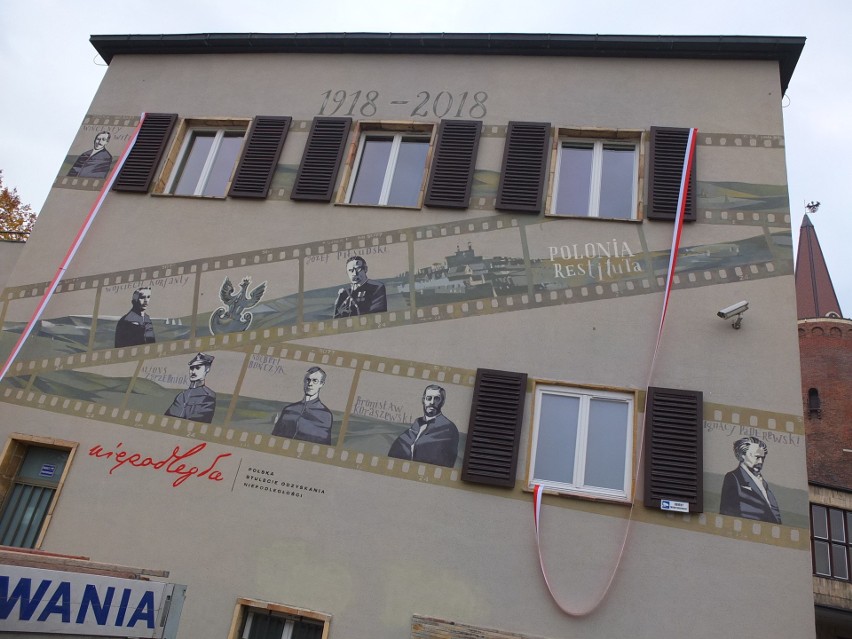 Niezwykły mural na urzędzie wojewódzkim w Opolu z okazju Święta Niepodległości
