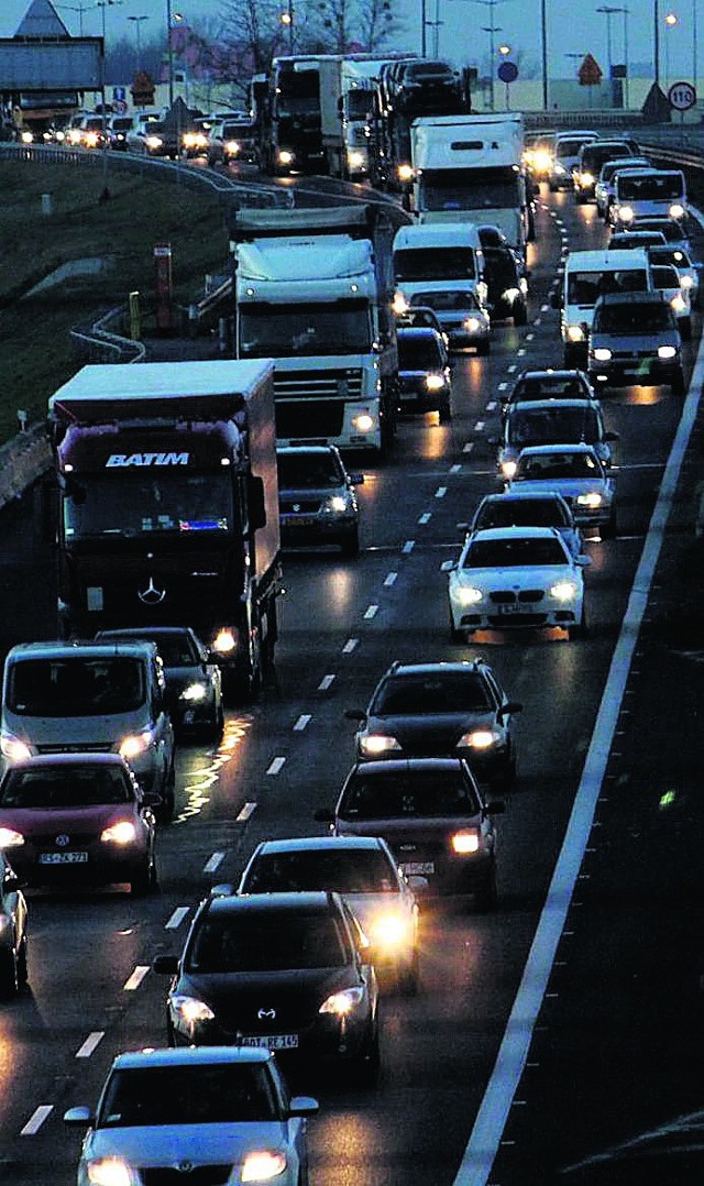 Plan budowy autostrad hamuje, a na drogach tłok coraz większy