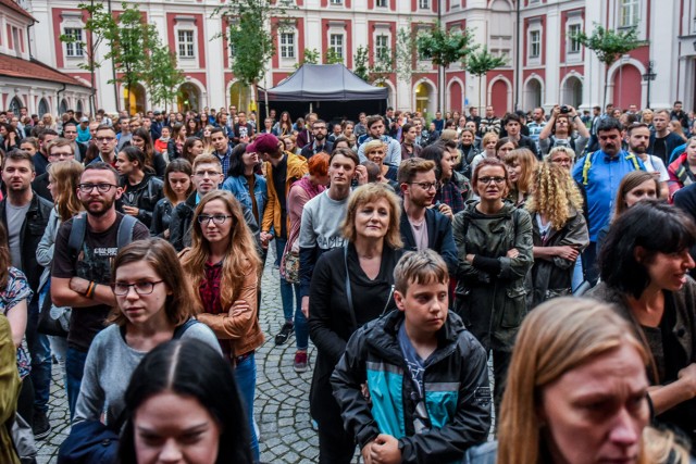 Na koncerty, spektakle teatralne i seanse filmowe będzie się można wybrać tego lata na Wolny Dziedziniec Urzędu Miasta Poznania. W tym roku trzeba będzie jednak zapłacić.