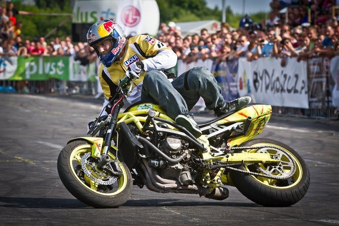 Akrobaci na motocyklach. Plus Stunt Grand Prix 2013 w Bydgoszczy