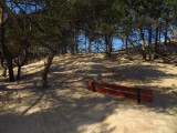 Duże ilości piasku na promenadzie nadmorskiej w Rowach [WIDEO, ZDJĘCIA]