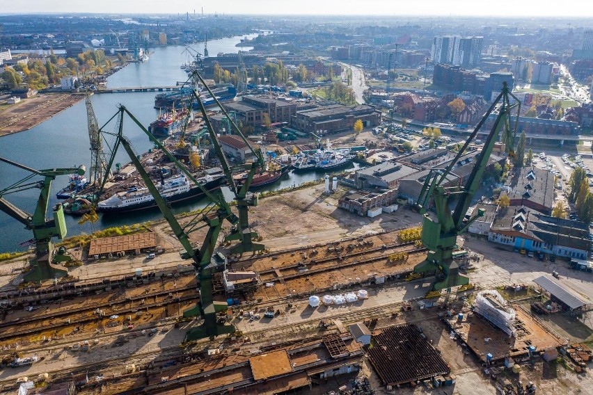 Karstensen Shipyard Poland przeprowadza się na gdańskie pochylnie z zielonymi żurawiami, gdzie będzie budować statki