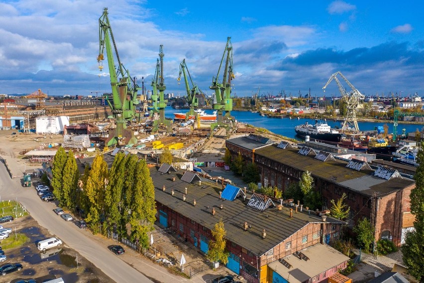 Karstensen Shipyard Poland przeprowadza się na gdańskie pochylnie z zielonymi żurawiami, gdzie będzie budować statki