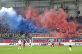 Kibice Piasta Gliwice zobaczyli świetny mecz z Legią Warszawa! Zdjęcia fanów zespołu i oprawy z Okrzei