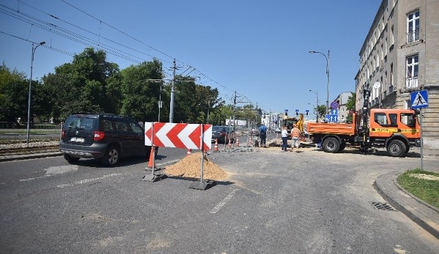 Pracownicy ZWIK zajęli dwa pasy, możliwe jedynie wjazdy gospodarcze i docelowe. 