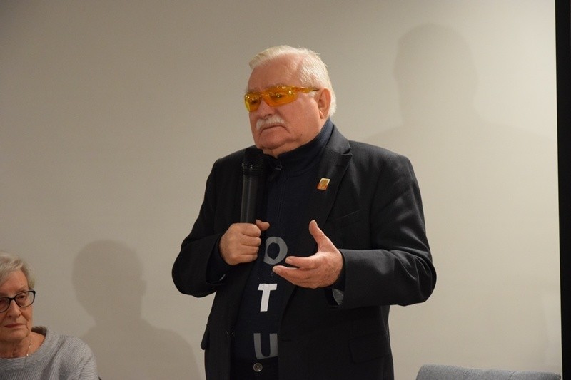 Lech Wałęsa w Nowym Sączu: Musicie uwierzyć w siebie. Piękną Polskę będziemy wtedy mieć [ZDJĘCIA]