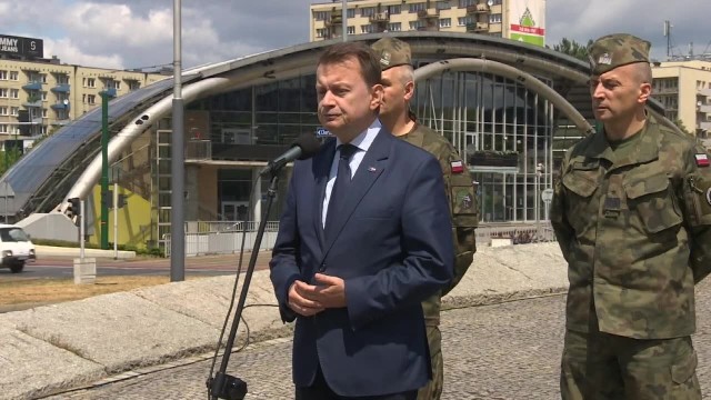 Minister obrony narodowej Mariusz Błaszczak w Katowicach zaprasza do udziału w defiladzie wojskowej 15 sierpnia